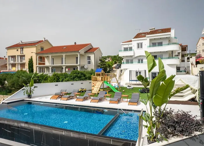 Holiday House Dominik Apartments