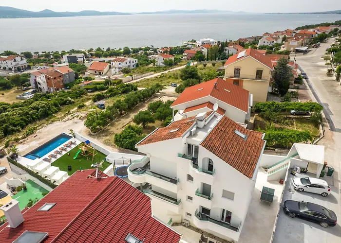 Holiday House Dominik Apartments