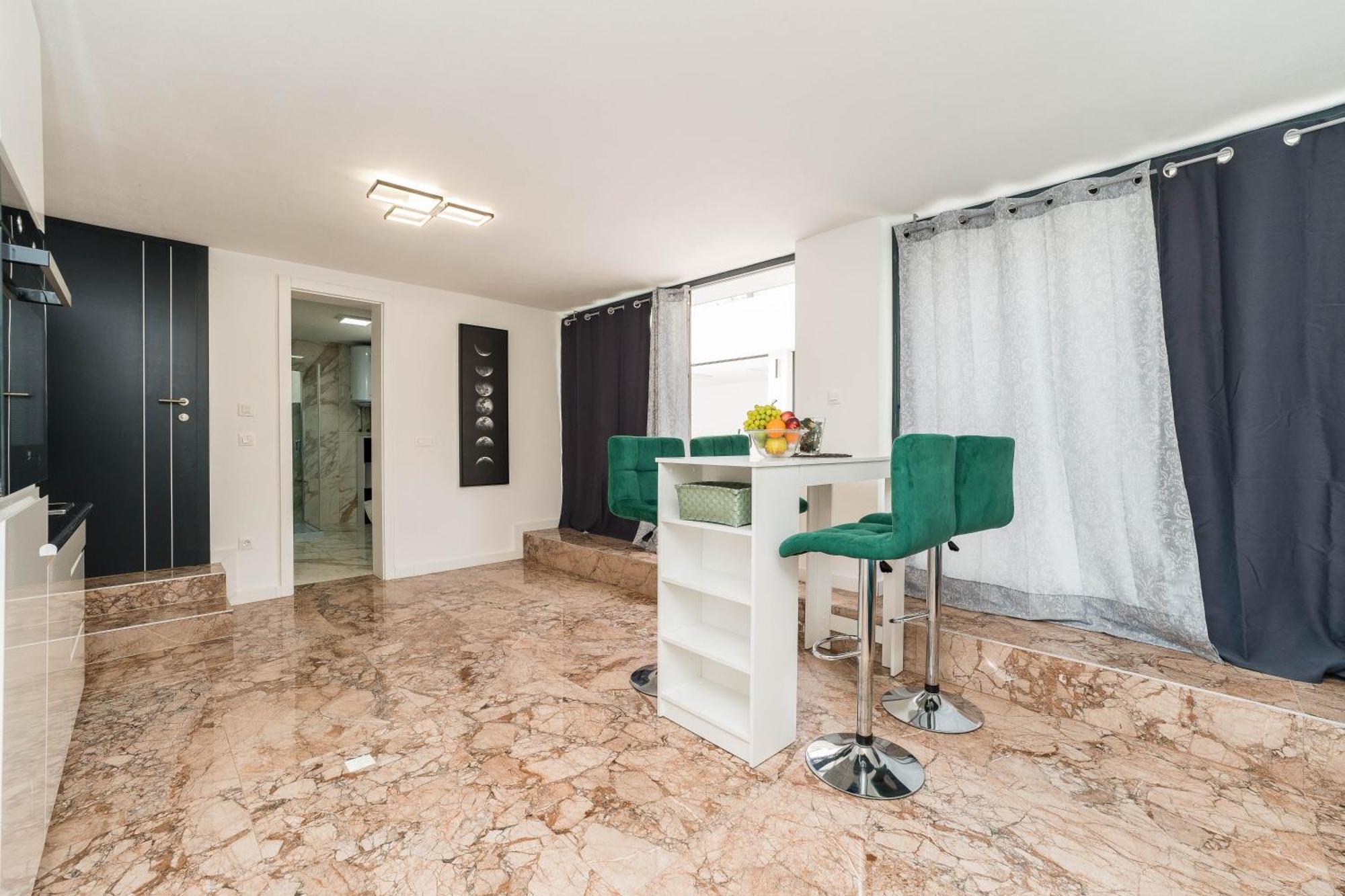 Apartment House Dominik *